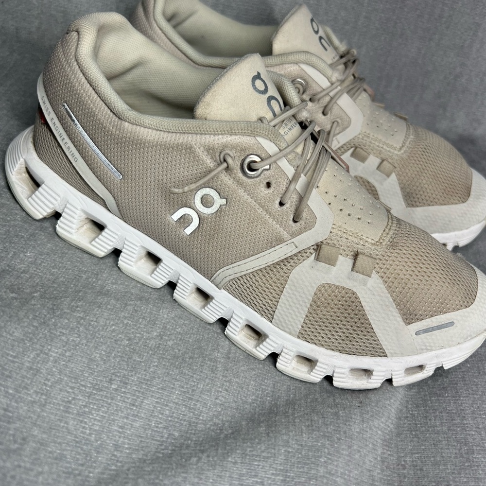 Women’s size 5.5 On Cloud 6’s #On